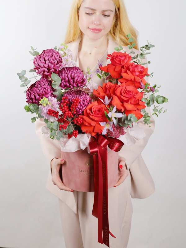 ТОРЖЕСТВЕННАЯ КОМПОЗИЦИЯ ИЗ СТОЙКИХ ЦВЕТОВ