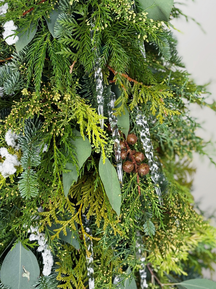 НОВОГОДНЯЯ ЁЛКА ИХ ХВОИ С СОСУЛЬКАМИ