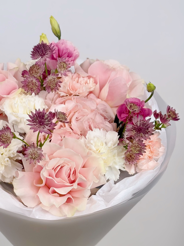 БУКЕТ С ФРАНЦУЗСКОЙ РОЗОЙ И ЭУСТОМОЙ