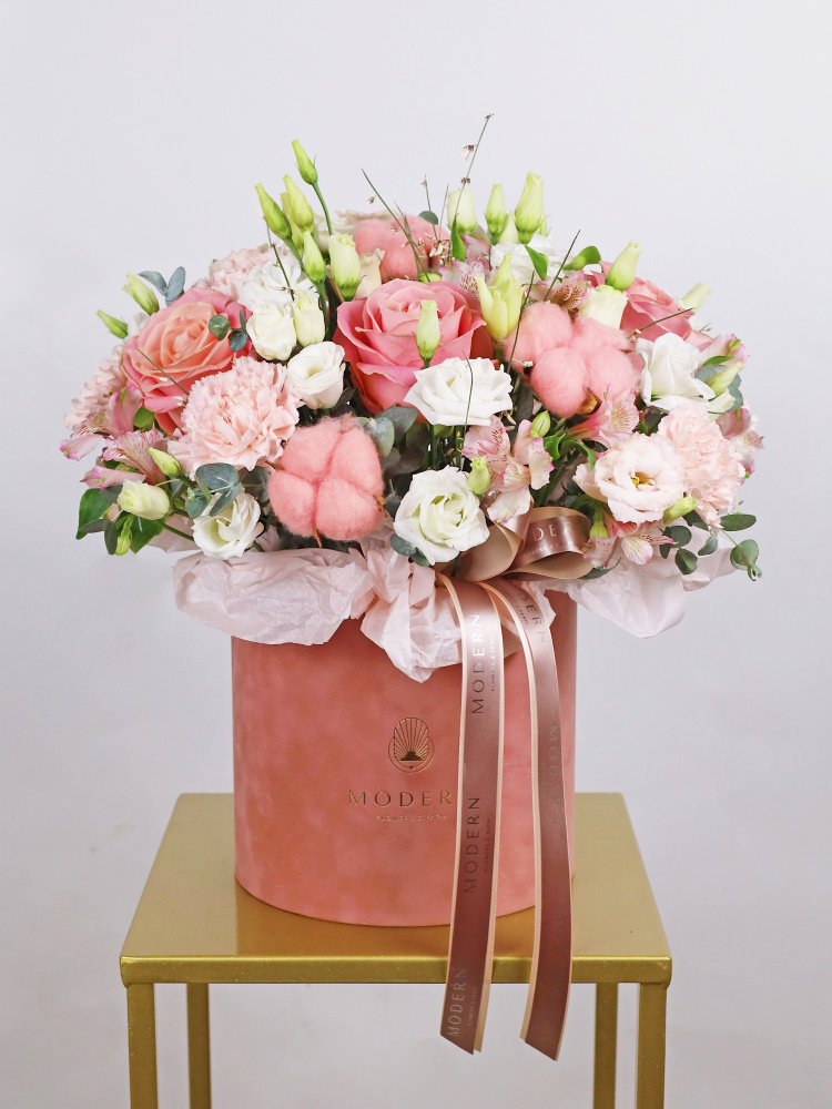 НЕЖНАЯ КОМПОЗИЦИЯ В БАРХАТНОЙ КОРОБКЕ С РОЗОЙ