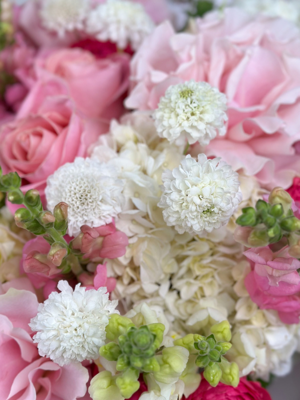 БОЛЬШОЙ ТОРЖЕСТВЕННЫЙ БУКЕТ С ПИОНОВИДНОЙ РОЗОЙ