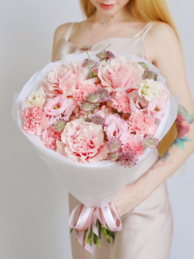 НЕЖНЫЙ БУКЕТ С ФРАНЦУЗСКОЙ РОЗОЙ И ЛИЗИАНТУСОМ