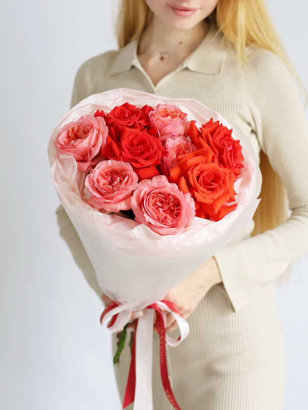 БУКЕТ ИЗ ФРАНЦУЗСКИХ И ПИОНОВИДНЫХ РОЗ