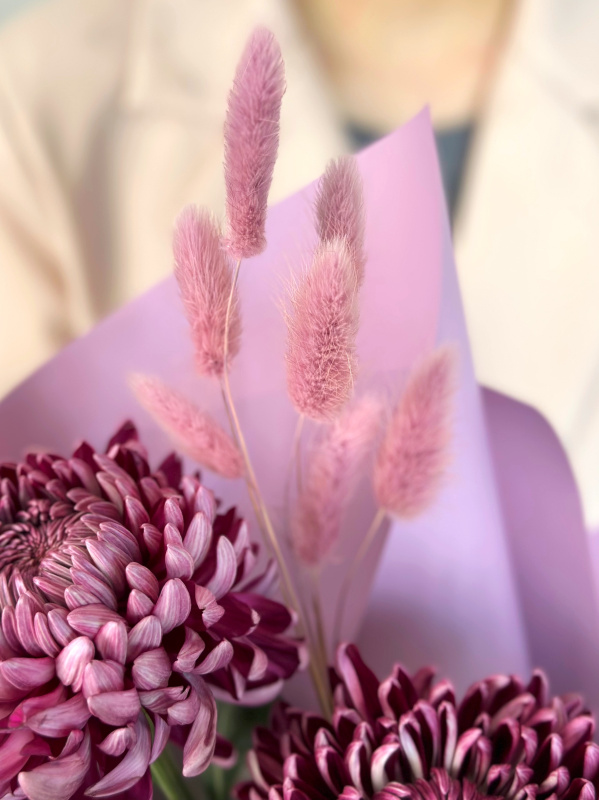 БУКЕТ ИЗ ХРИЗАНТЕМЫ БИГУДИ И ЛАГУРУСА