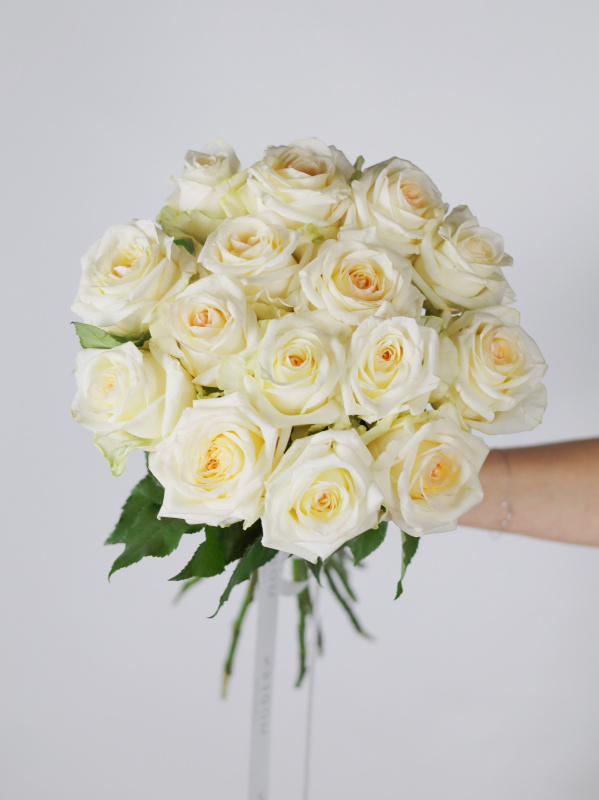 БУКЕТ 15 ПИОНОВИДНЫХ РОЗ CANDLELIGHT