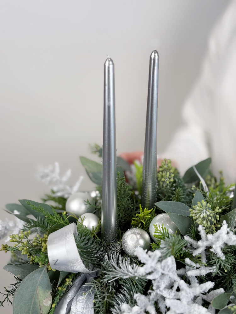 НАСТОЛЬНАЯ КОМПОЗИЦИЯ ИЗ НАТУРАЛЬНОЙ ХВОИ СО СВЕЧАМИ