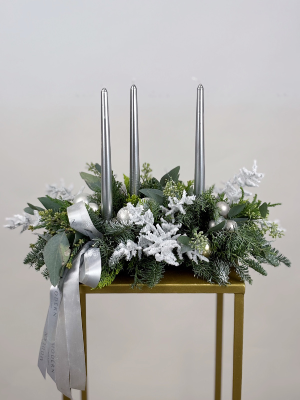 НАСТОЛЬНАЯ КОМПОЗИЦИЯ ИЗ НАТУРАЛЬНОЙ ХВОИ СО СВЕЧАМИ