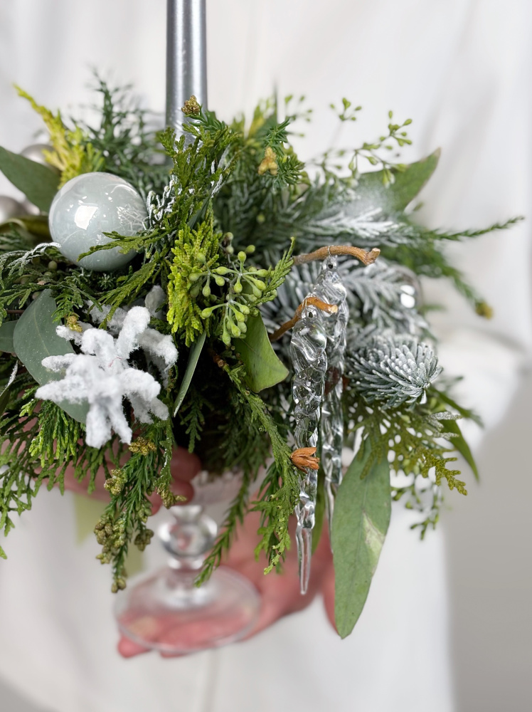 КОМПОЗИЦИЯ В БОКАЛЕ ИЗ ХВОИ СО СВЕЧЕЙ